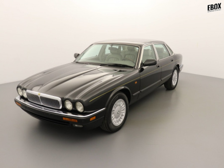 O196451_p3 - JAGUAR - XJ6 - 1988