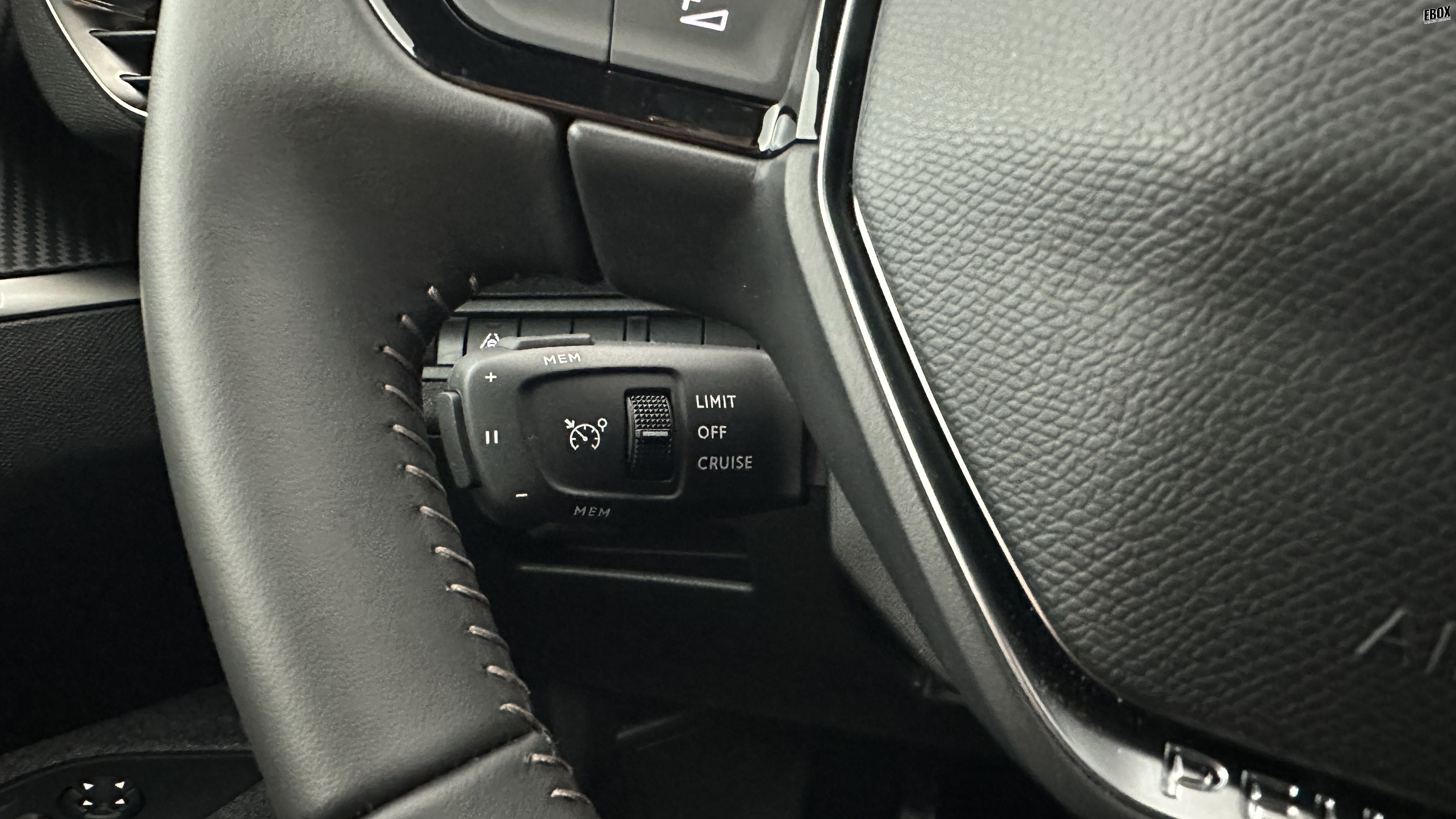 GLI00002314_p53 - PEUGEOT - 5008 - 2023 - photo 22