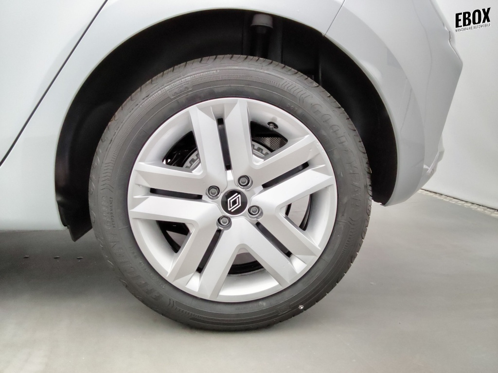 71137_p51 - RENAULT - CLIO - 2025 - photo 11