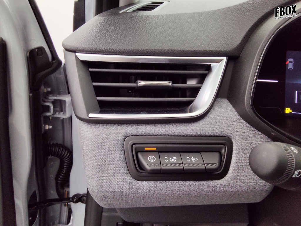 71137_p51 - RENAULT - CLIO - 2025 - photo 8