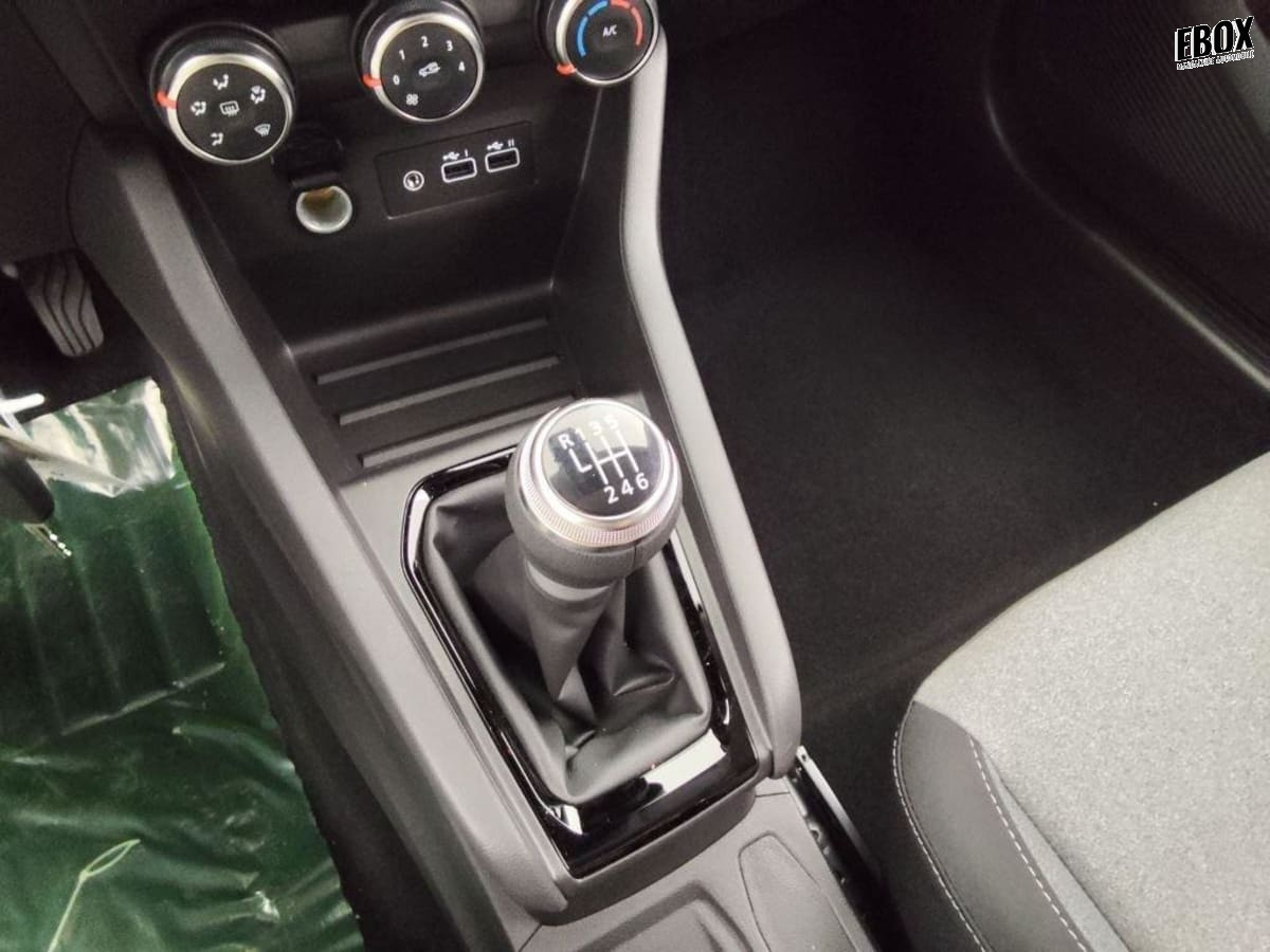 355639_p2 - RENAULT - CLIO - 2025 - photo 5