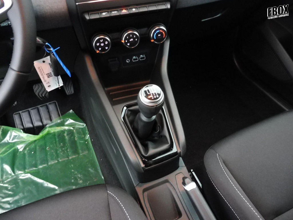 69858_p51 - RENAULT - CLIO - 2025 - photo 12