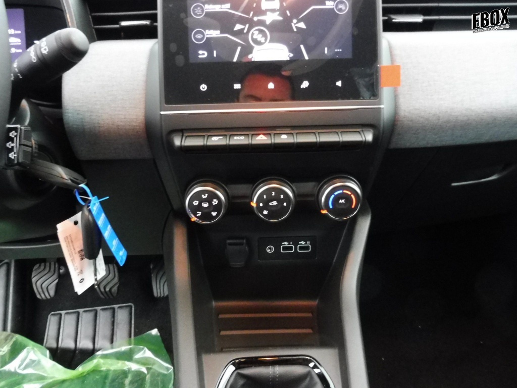 69858_p51 - RENAULT - CLIO - 2025 - photo 7