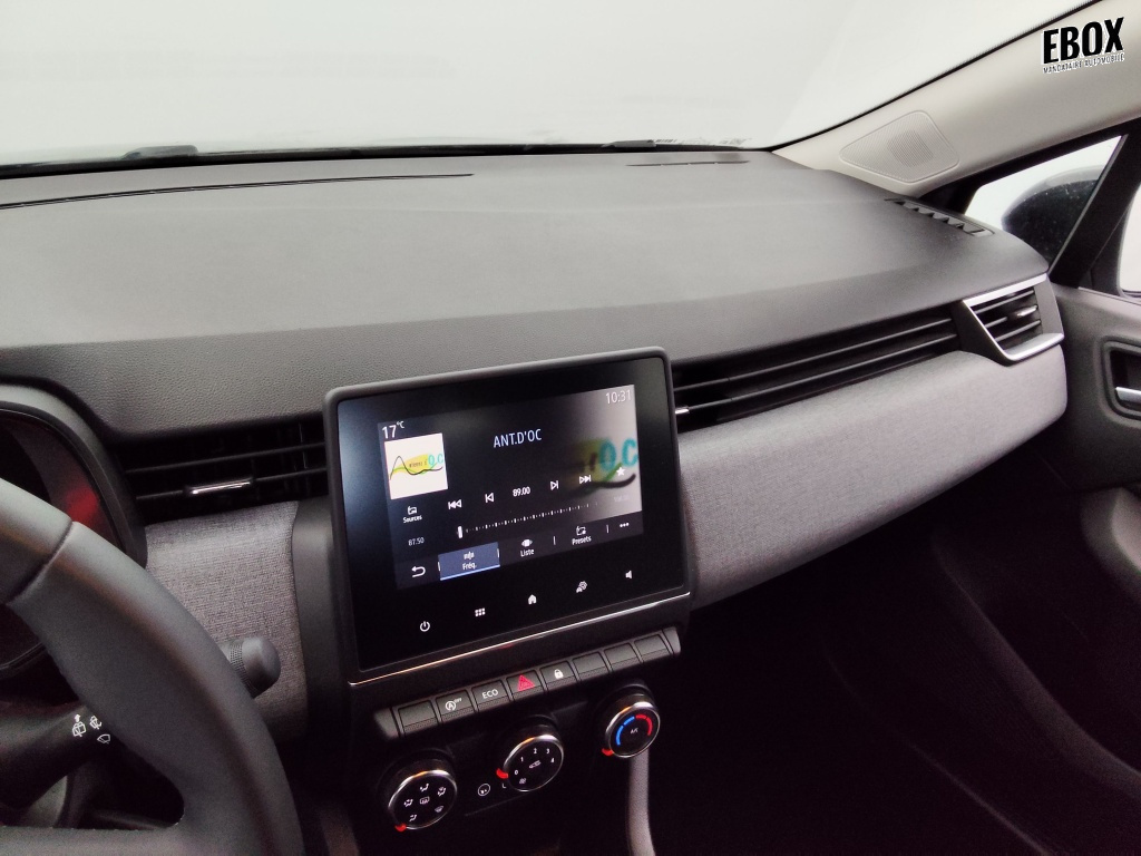 71387_p51 - RENAULT - CLIO - 2025 - photo 12