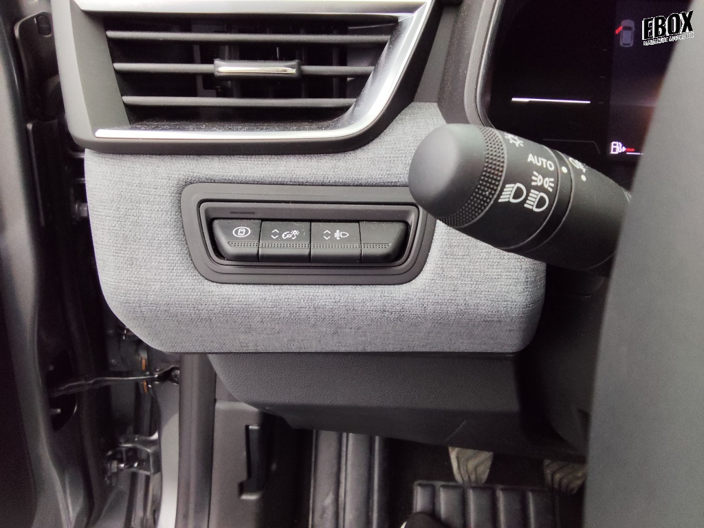 71387_p51 - RENAULT - CLIO - 2025 - photo 8