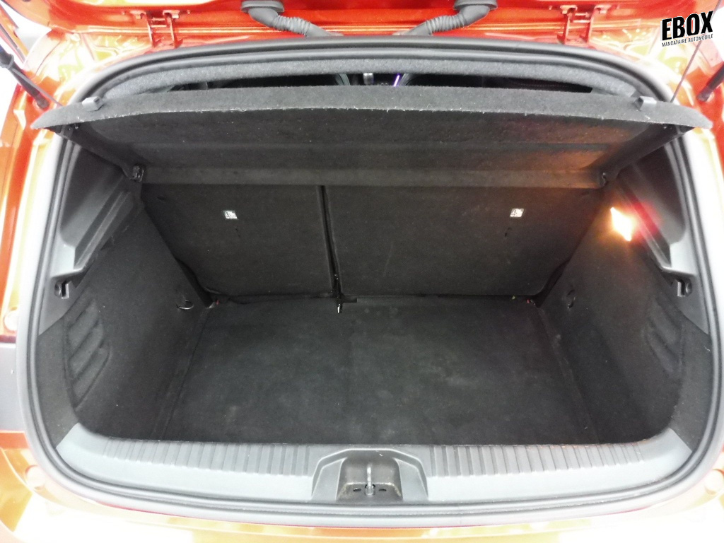 72400_p51 - RENAULT - CLIO - 2024 - photo 11