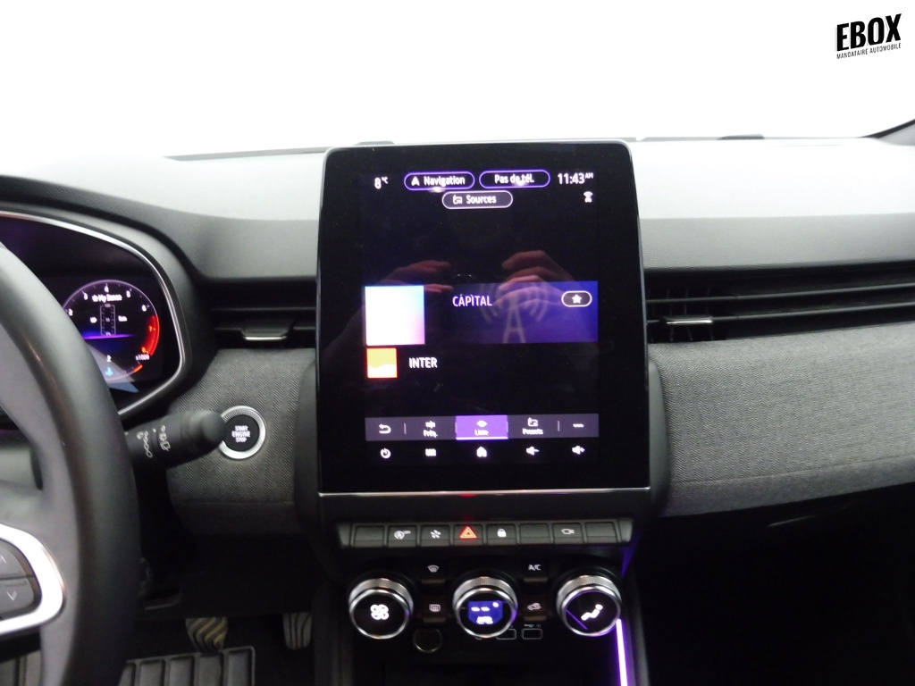 72400_p51 - RENAULT - CLIO - 2024 - photo 13