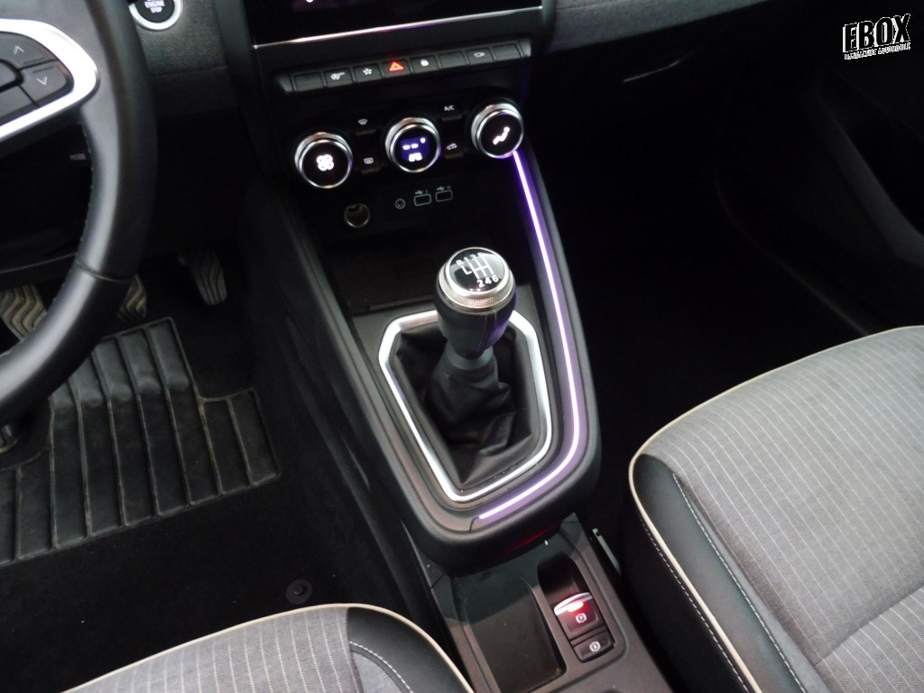 72400_p51 - RENAULT - CLIO - 2024 - photo 14