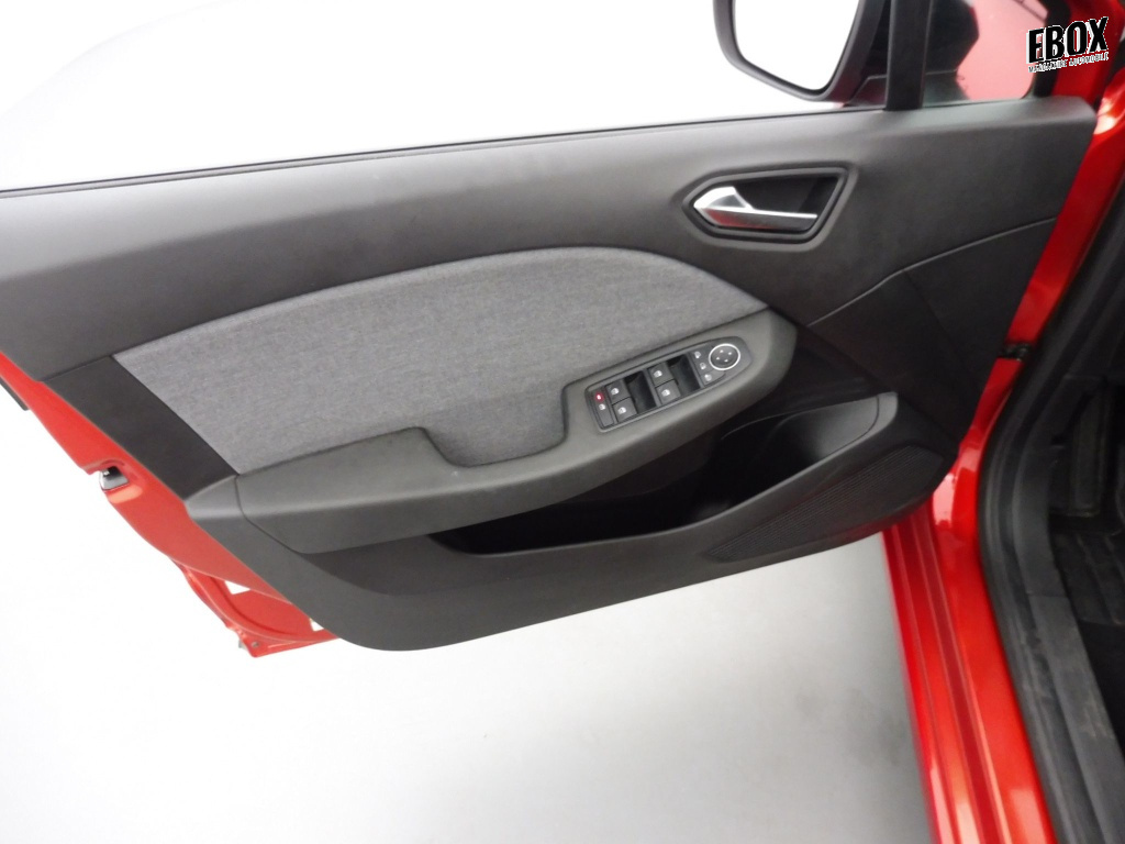 72400_p51 - RENAULT - CLIO - 2024 - photo 18