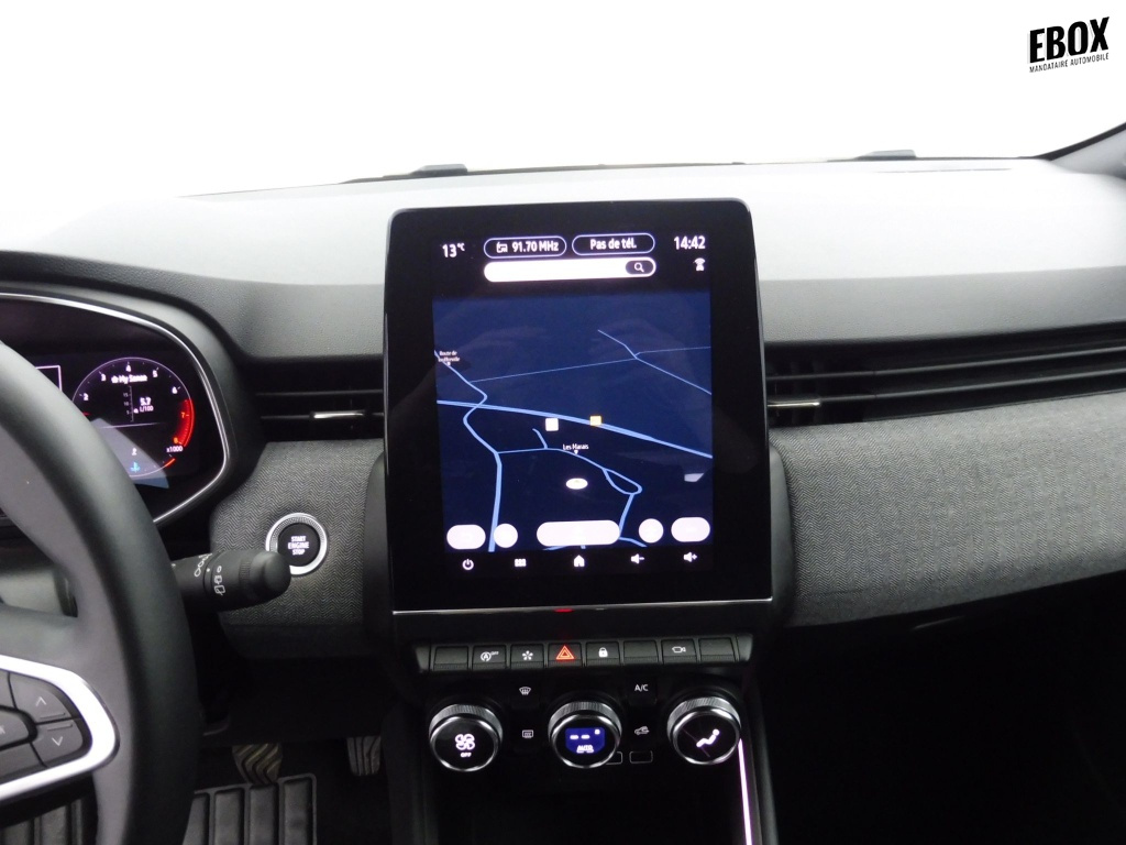 72402_p51 - RENAULT - CLIO - 2024 - photo 10