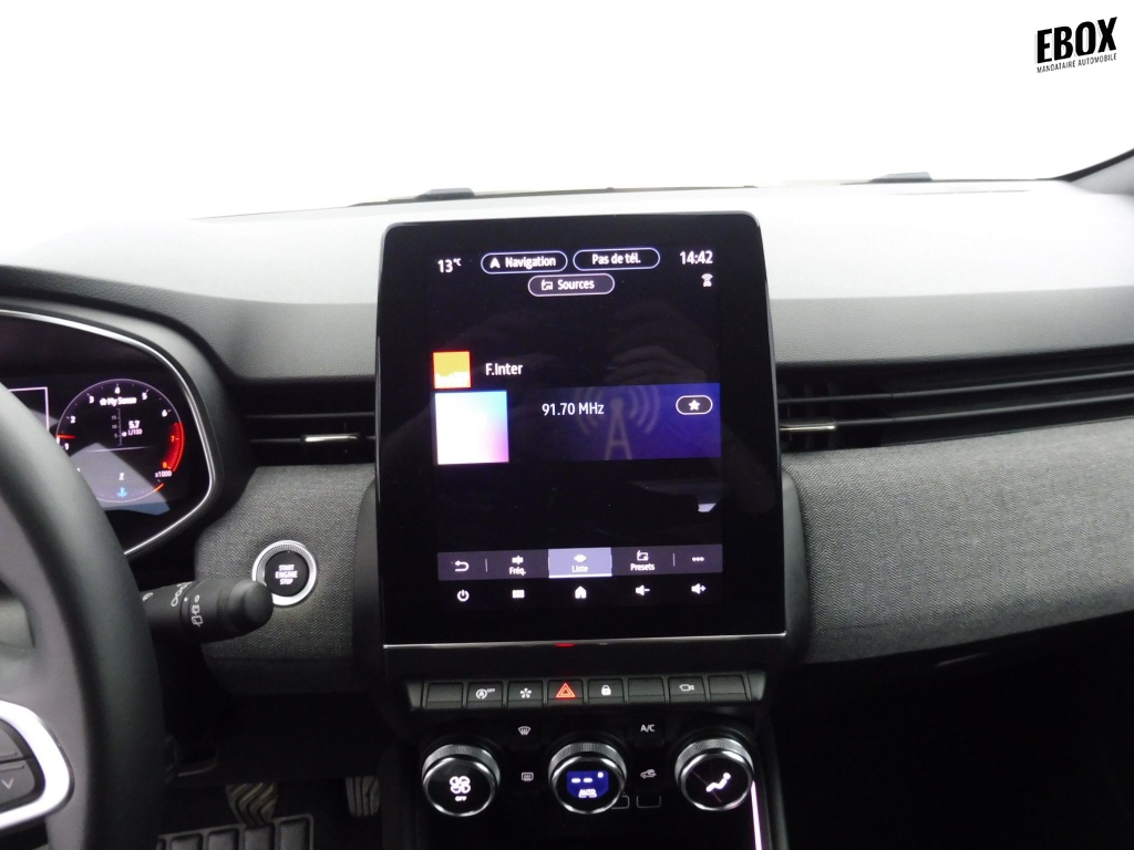 72402_p51 - RENAULT - CLIO - 2024 - photo 13