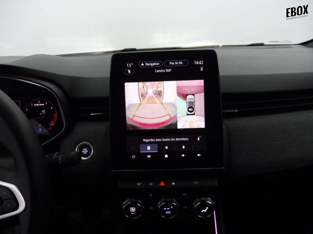 72402_p51 - RENAULT - CLIO - 2024 - photo 6