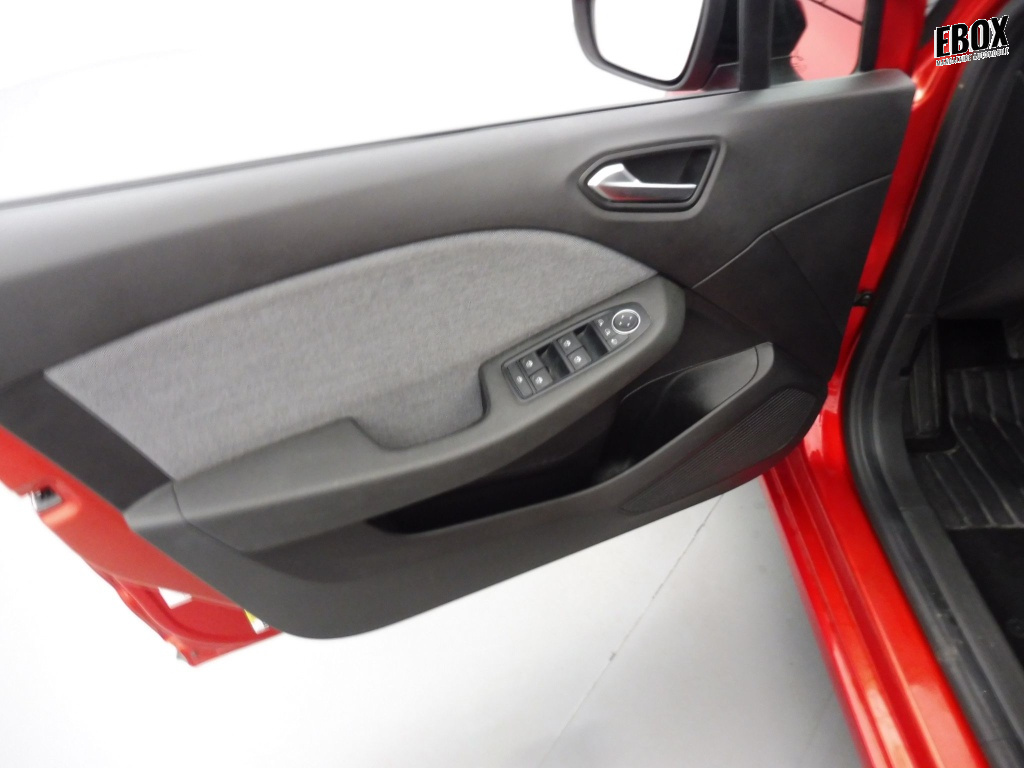 72409_p51 - RENAULT - CLIO - 2024 - photo 18