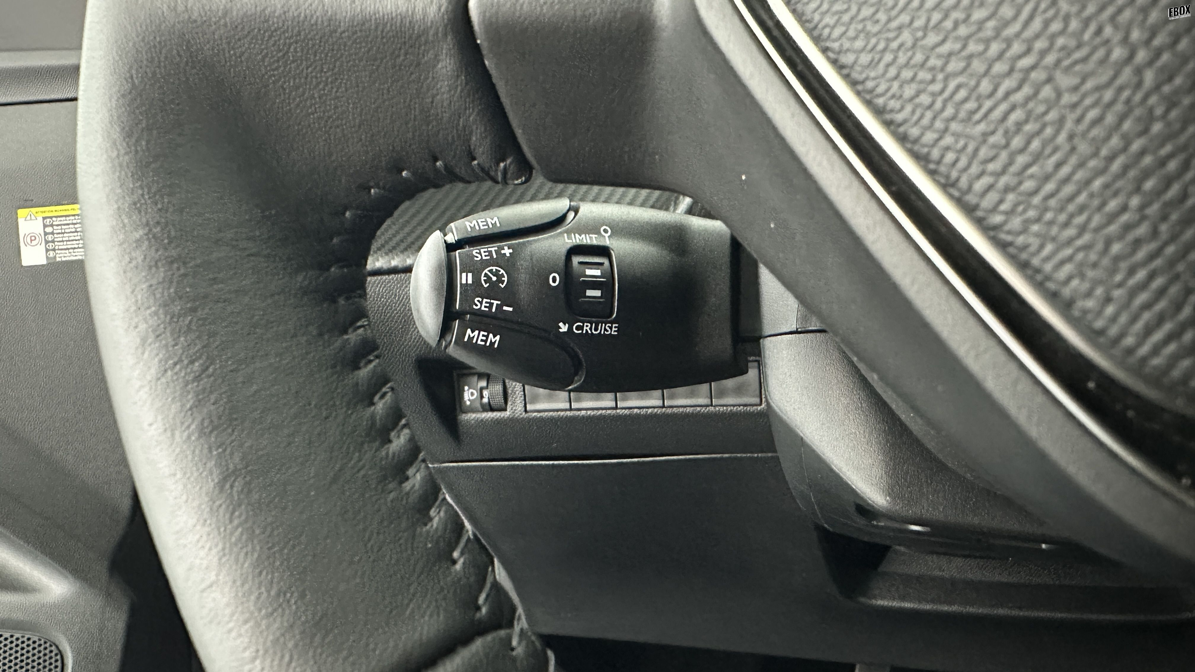 GLI00006854_p53 - PEUGEOT - 2008 - 2024 - photo 18