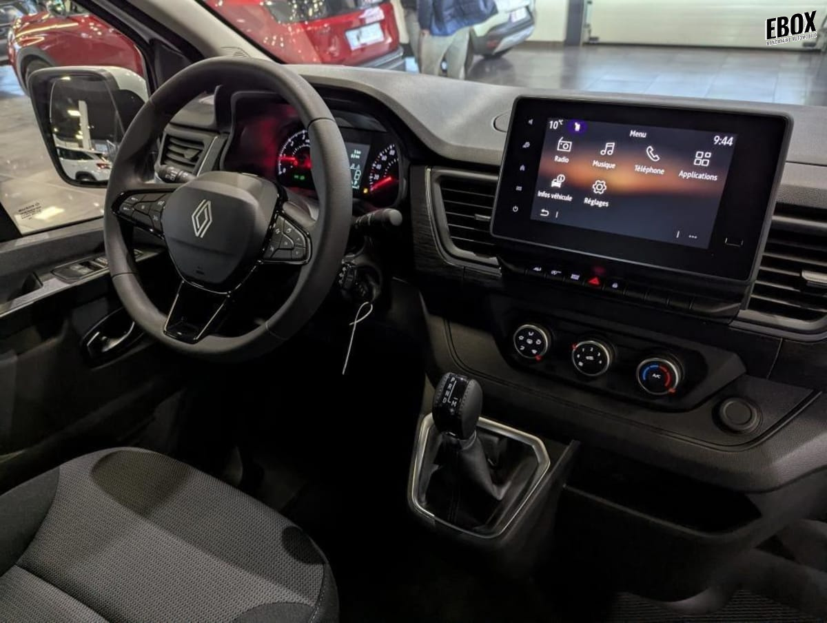 330012_p2 - RENAULT - TRAFIC - 2025 - photo 5