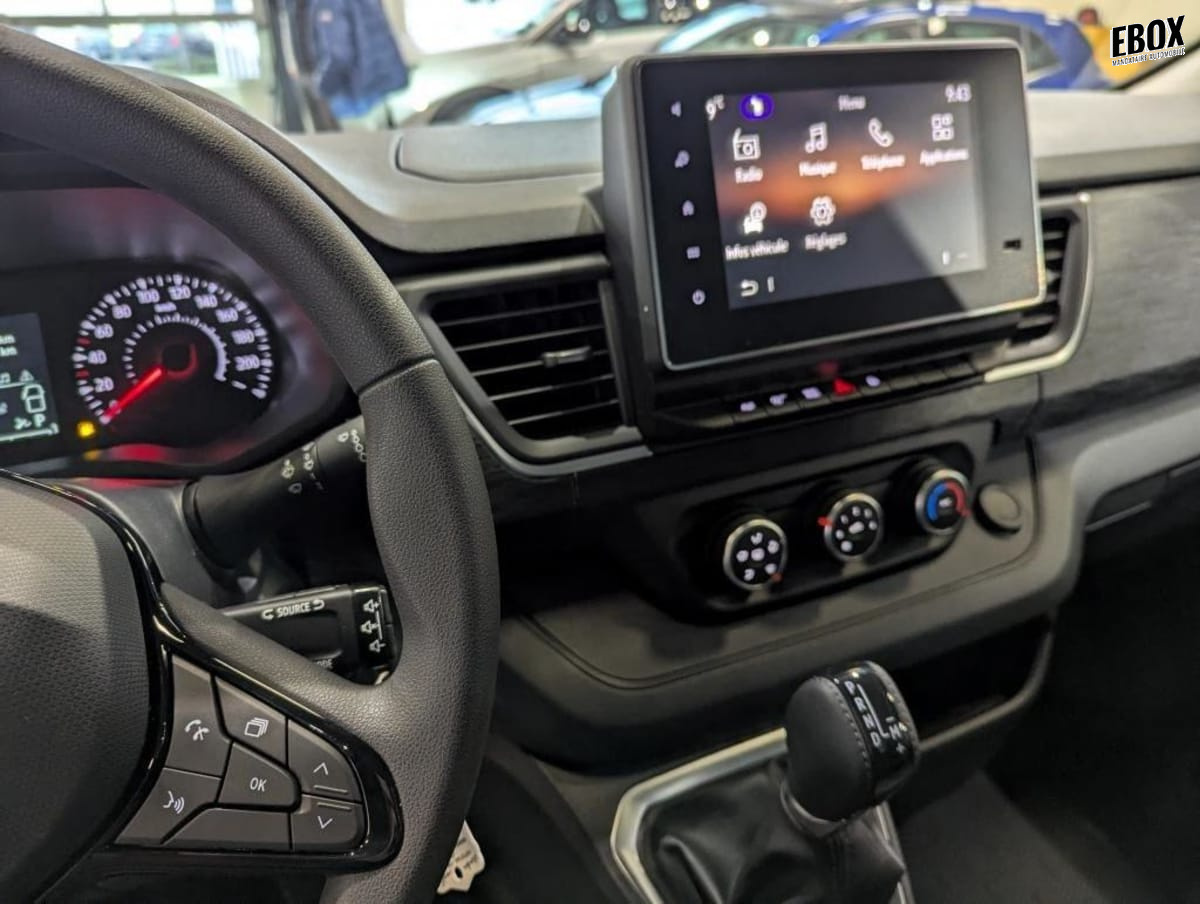 330012_p2 - RENAULT - TRAFIC - 2025 - photo 9