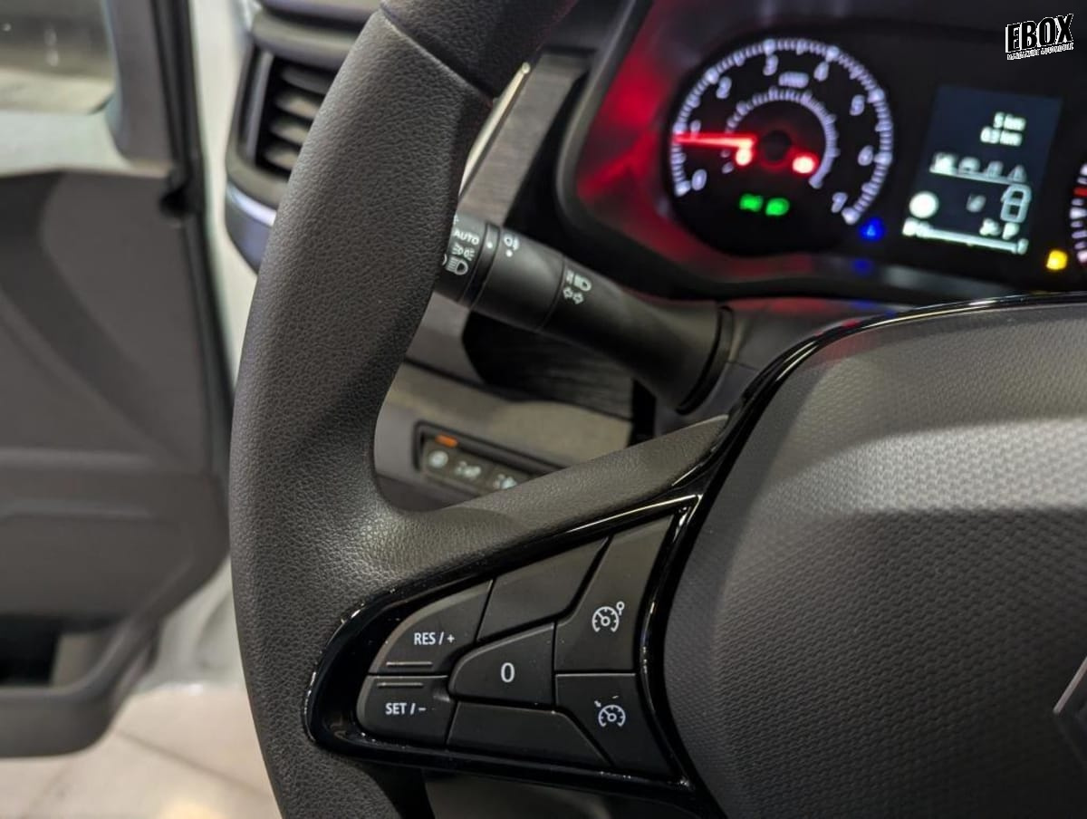 330012_p2 - RENAULT - TRAFIC - 2025 - photo 8