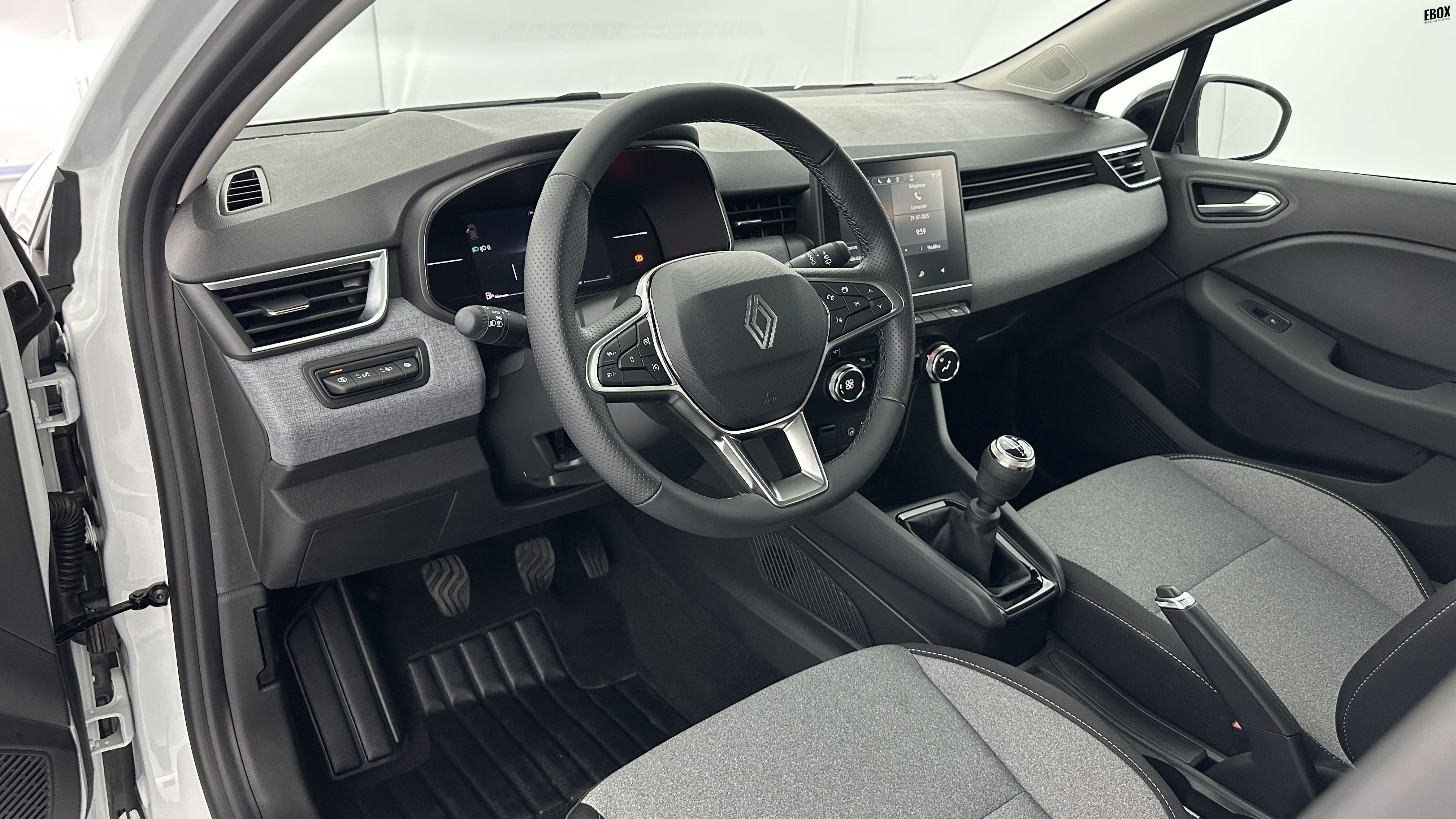 GLI00002517_p53 - RENAULT - CLIO - 2024 - photo 6