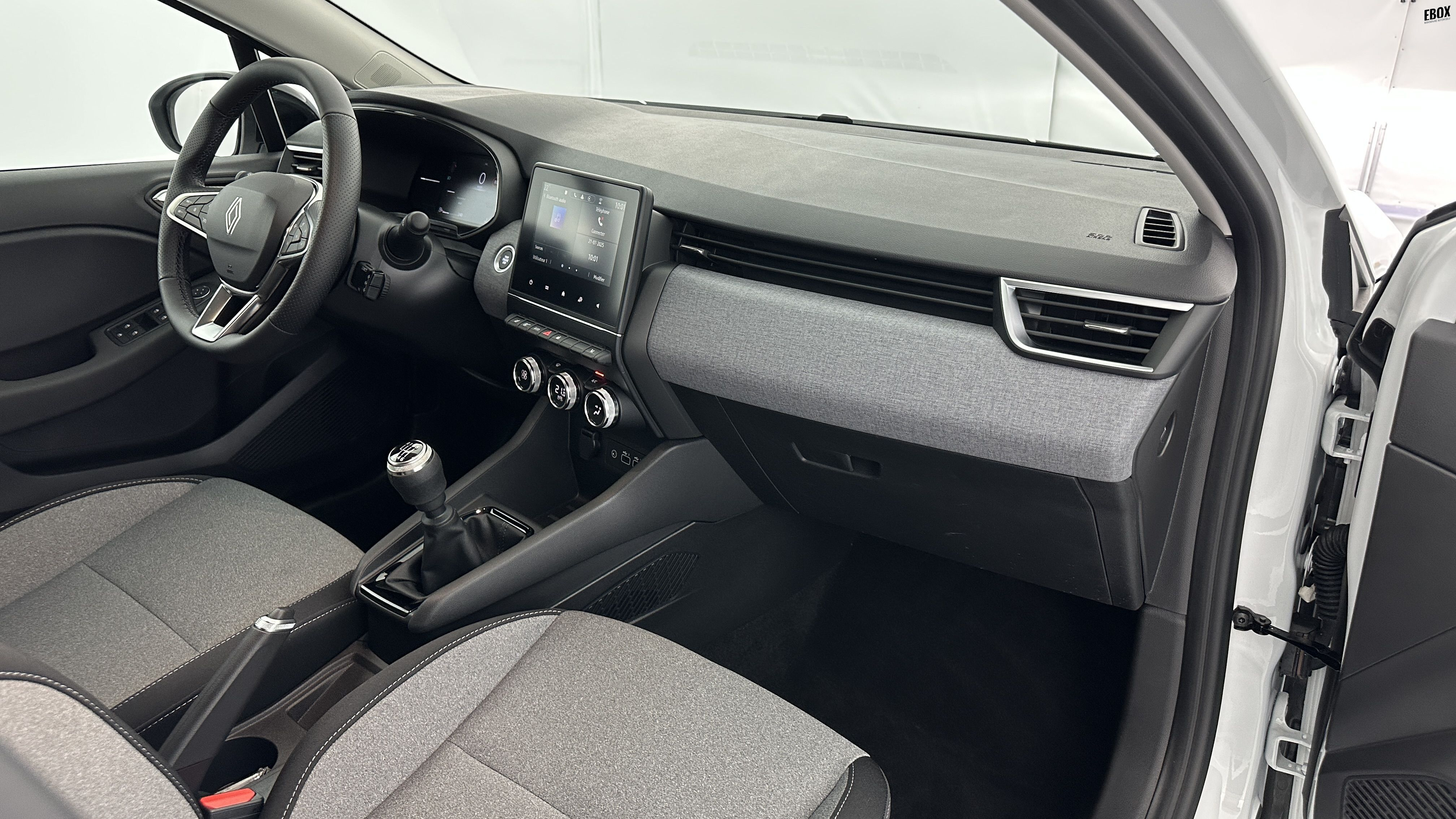 GLI00002517_p53 - RENAULT - CLIO - 2024 - photo 8