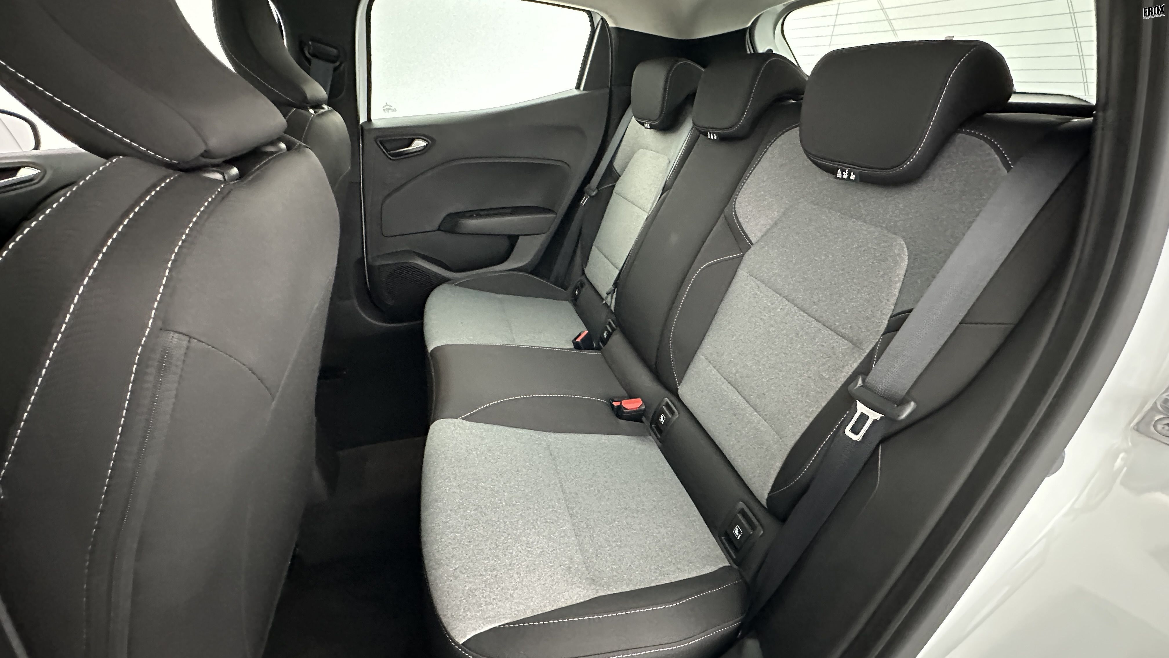 GLI00002517_p53 - RENAULT - CLIO - 2024 - photo 9