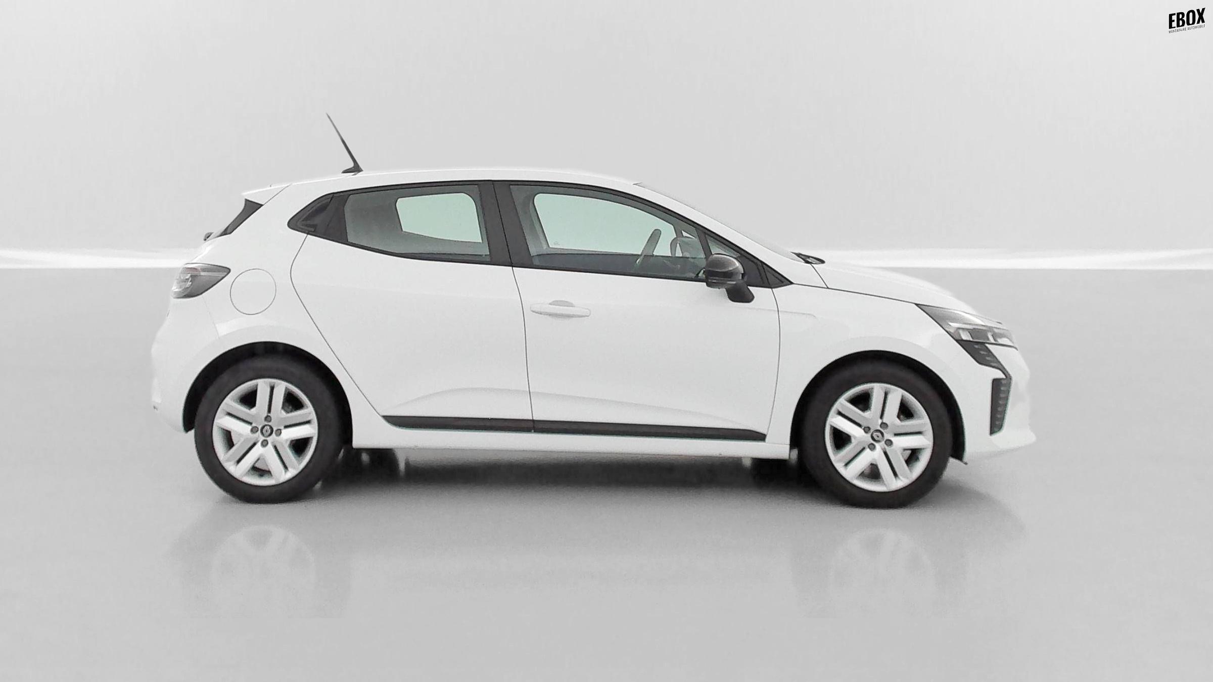 GLI00002517_p53 - RENAULT - CLIO - 2024 - photo 23