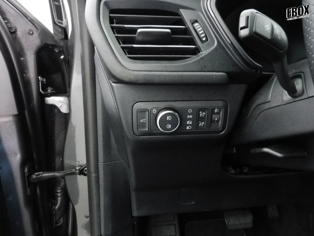 70371_p51 - FORD - KUGA - 2024 - photo 8