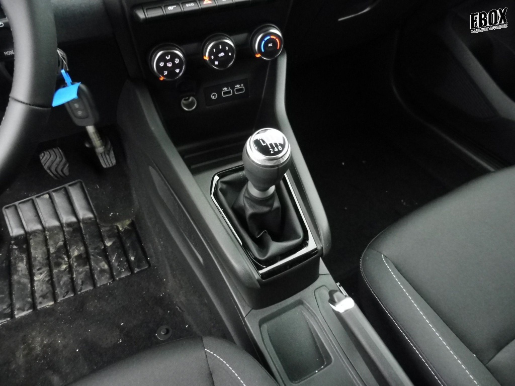 72874_p51 - RENAULT - CLIO - 2025 - photo 12