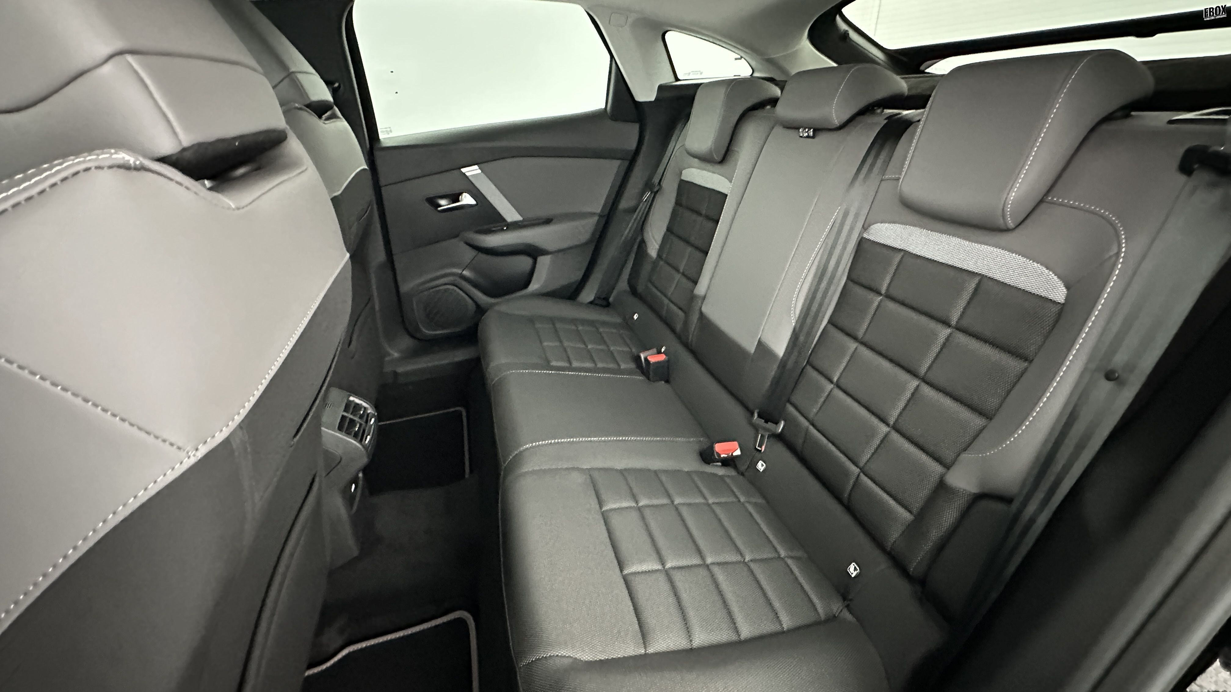 GLI00009046_p53 - CITROEN - C4 - 2025 - photo 9