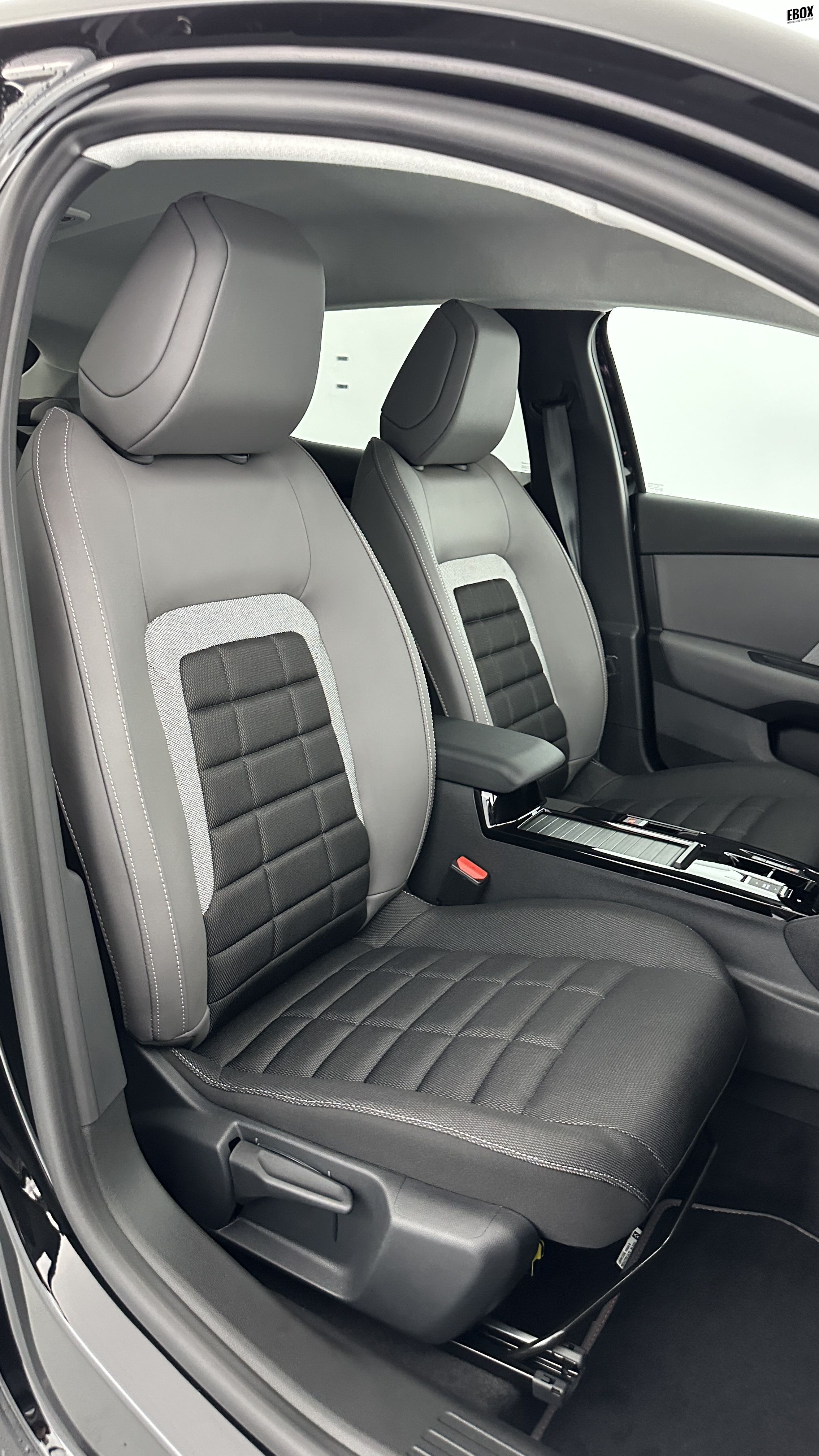 GLI00009046_p53 - CITROEN - C4 - 2025 - photo 18