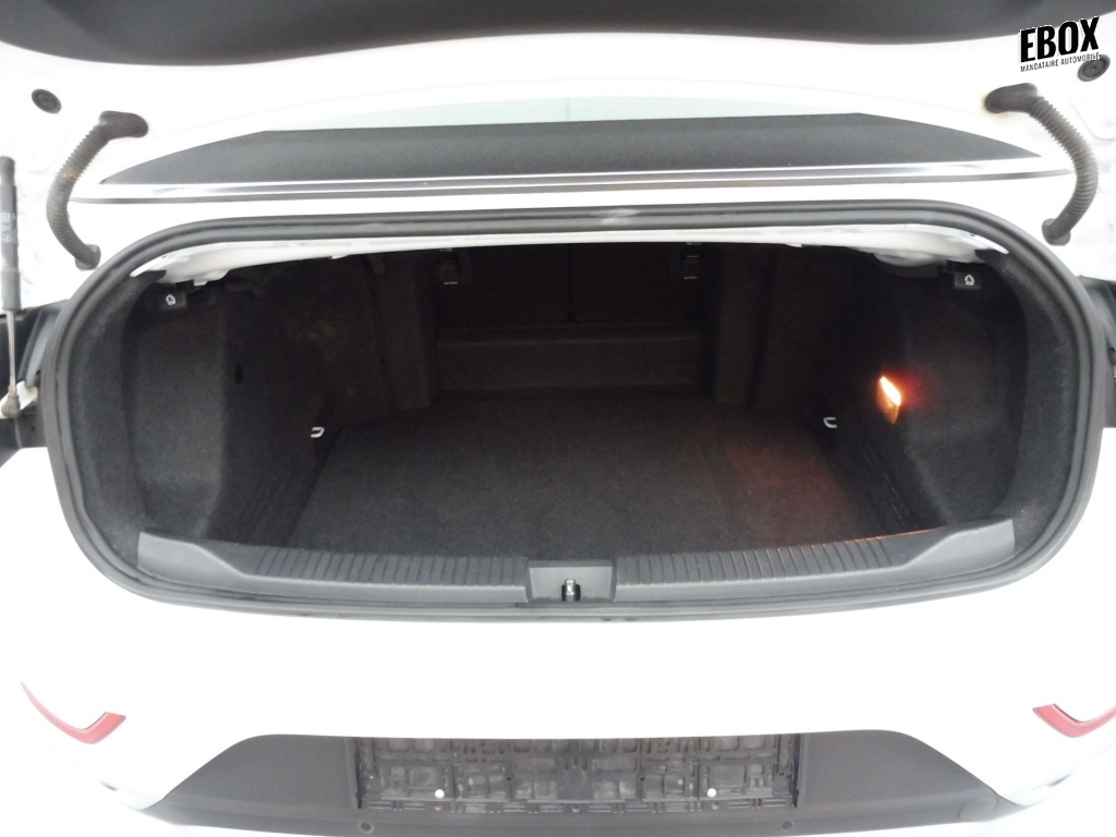 72710_p51 - VOLKSWAGEN - T ROC - 2022 - photo 10