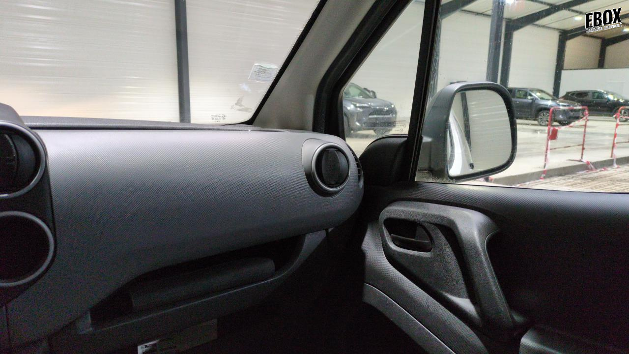 46639_p28 - CITROEN - BERLINGO - 2017 - photo 16