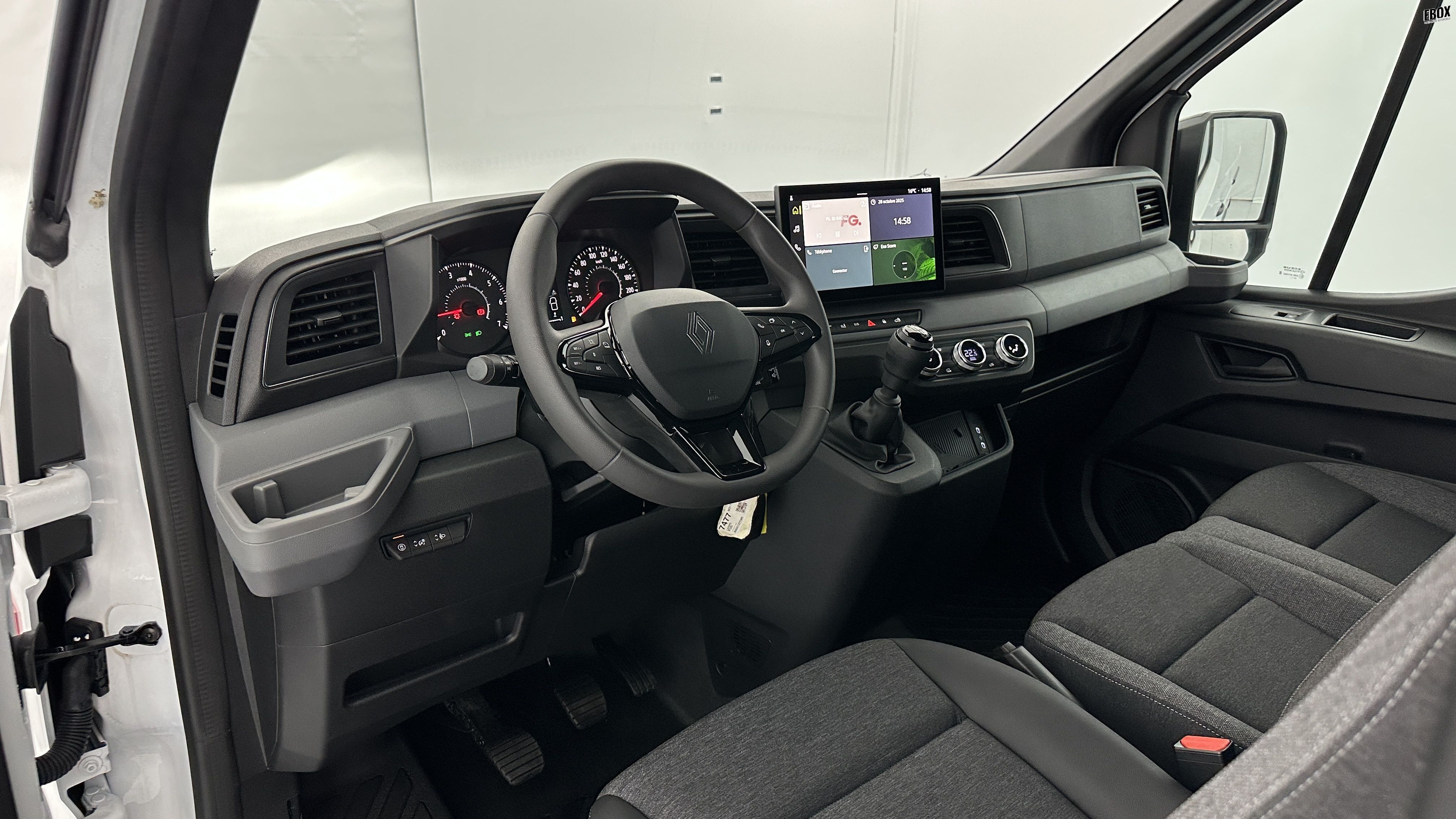 GLI00007111_p53 - RENAULT - MASTER - 2025 - photo 6