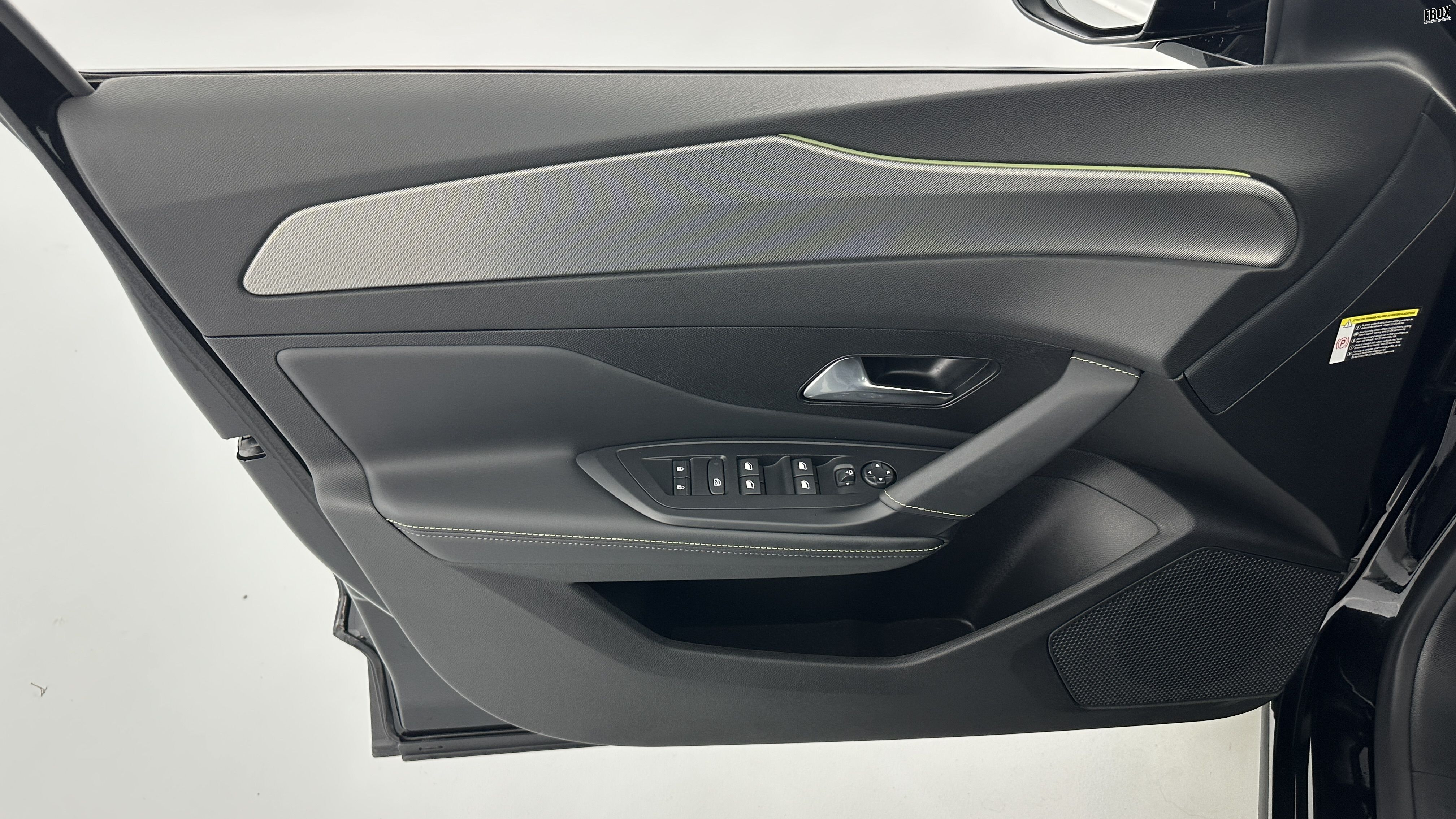 GLI00008455_p53 - PEUGEOT - 408 - 2024 - photo 11