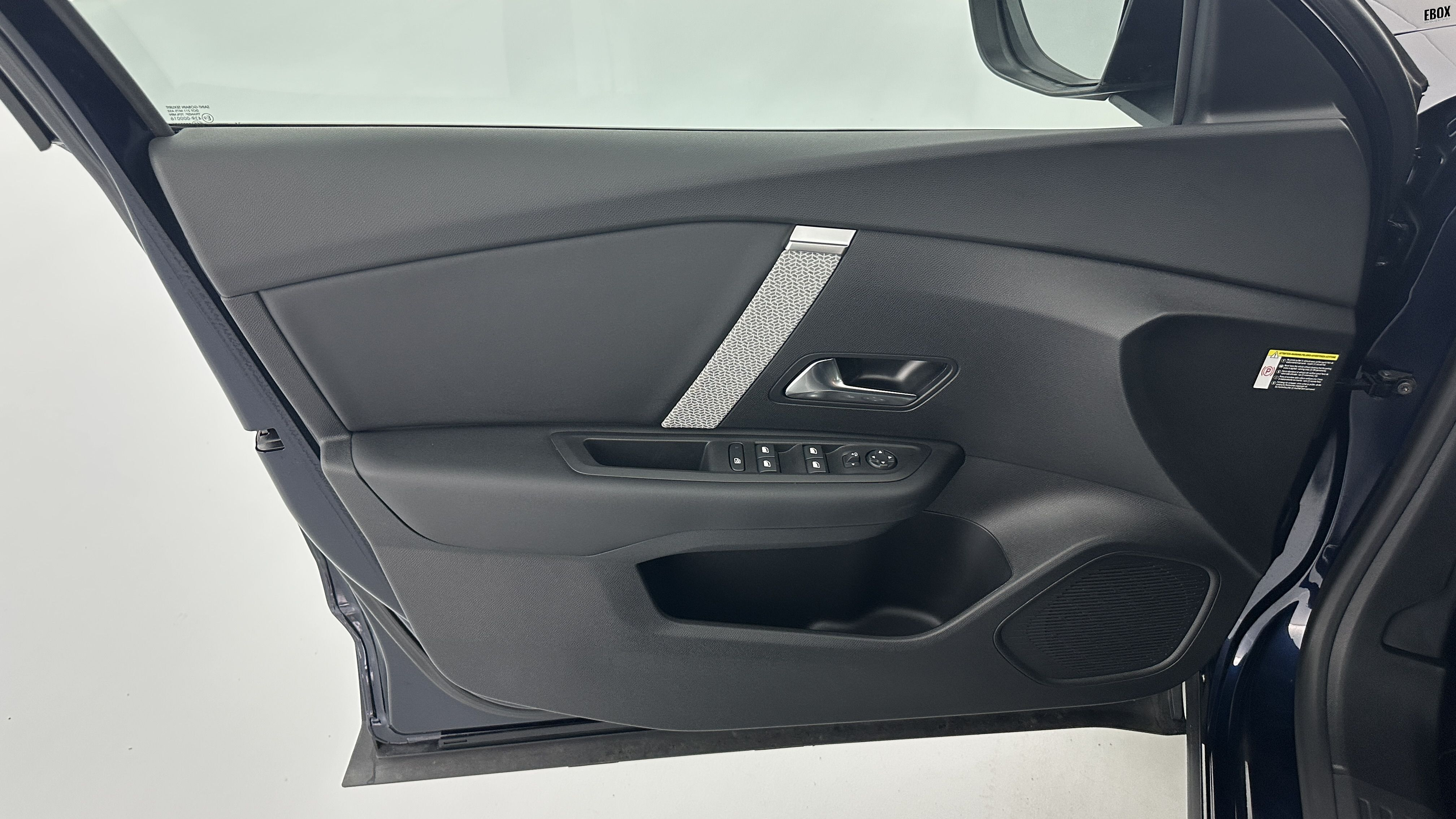 GLI00011077_p53 - CITROEN - C4 - 2024 - photo 12