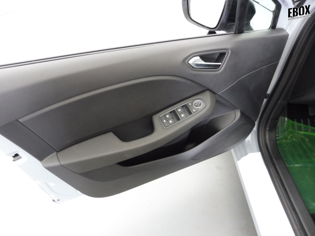 69862_p51 - RENAULT - CLIO - 2025 - photo 15