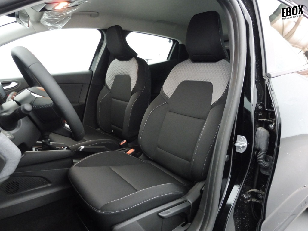 71196_p51 - RENAULT - CLIO - 2025 - photo 15