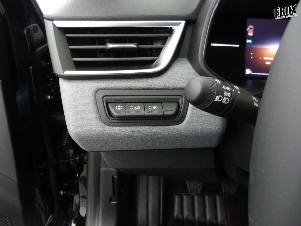 71196_p51 - RENAULT - CLIO - 2025 - photo 8