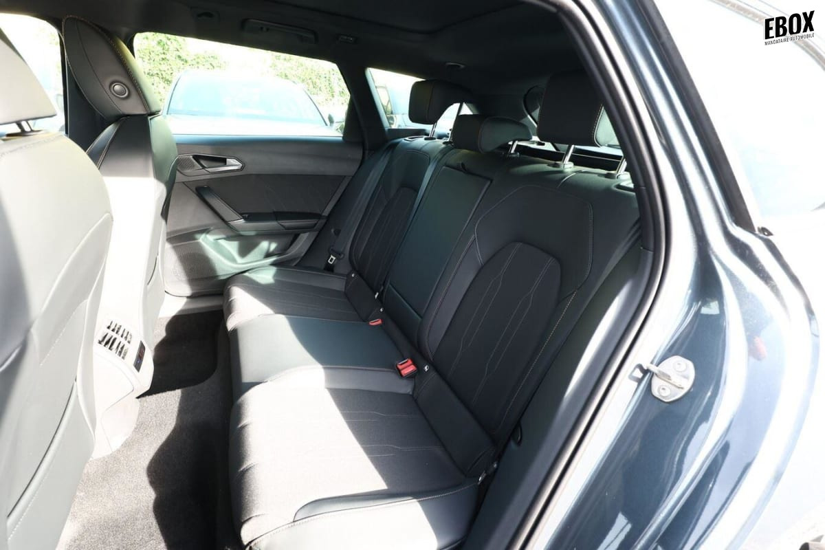 367498_p2 - CUPRA - LEON - 2025 - photo 9