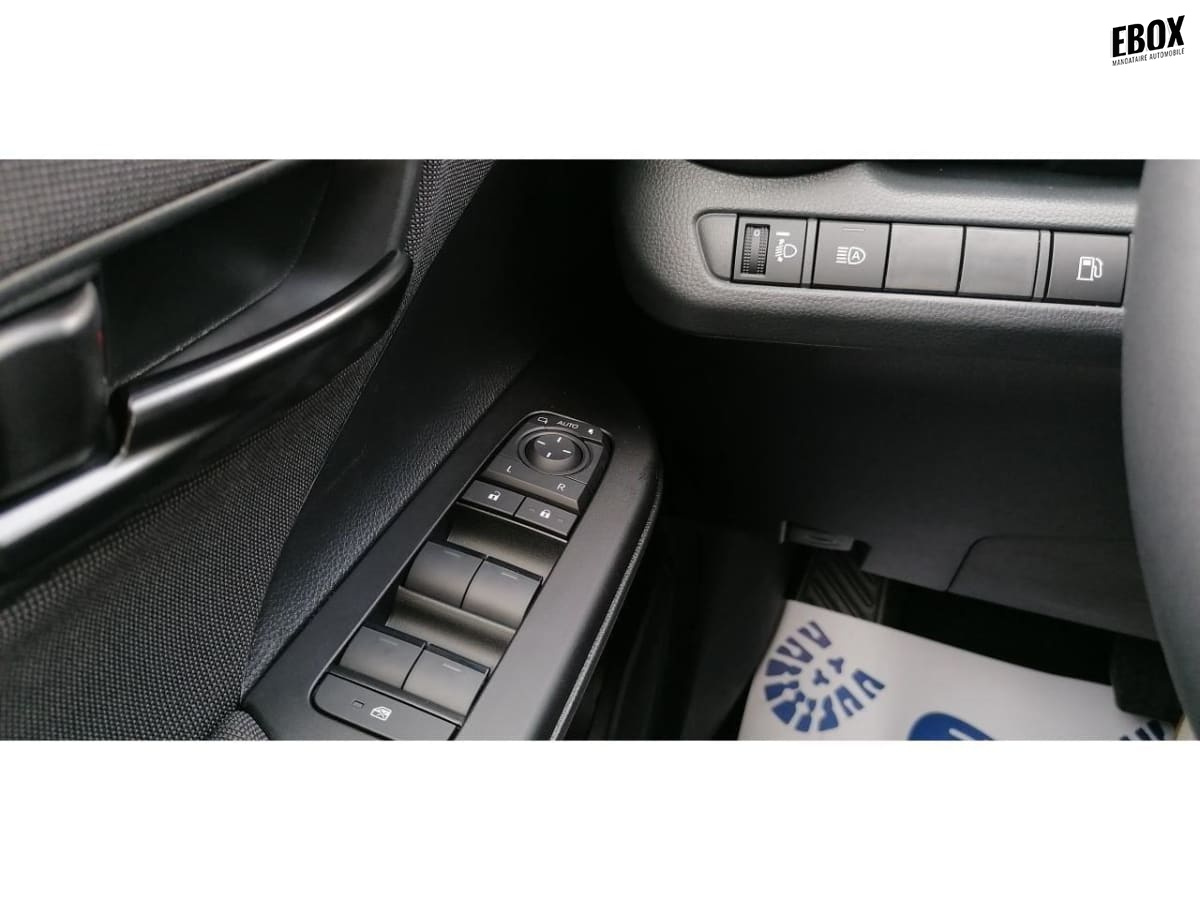 353157_p2 - TOYOTA - C HR - 2024 - photo 10