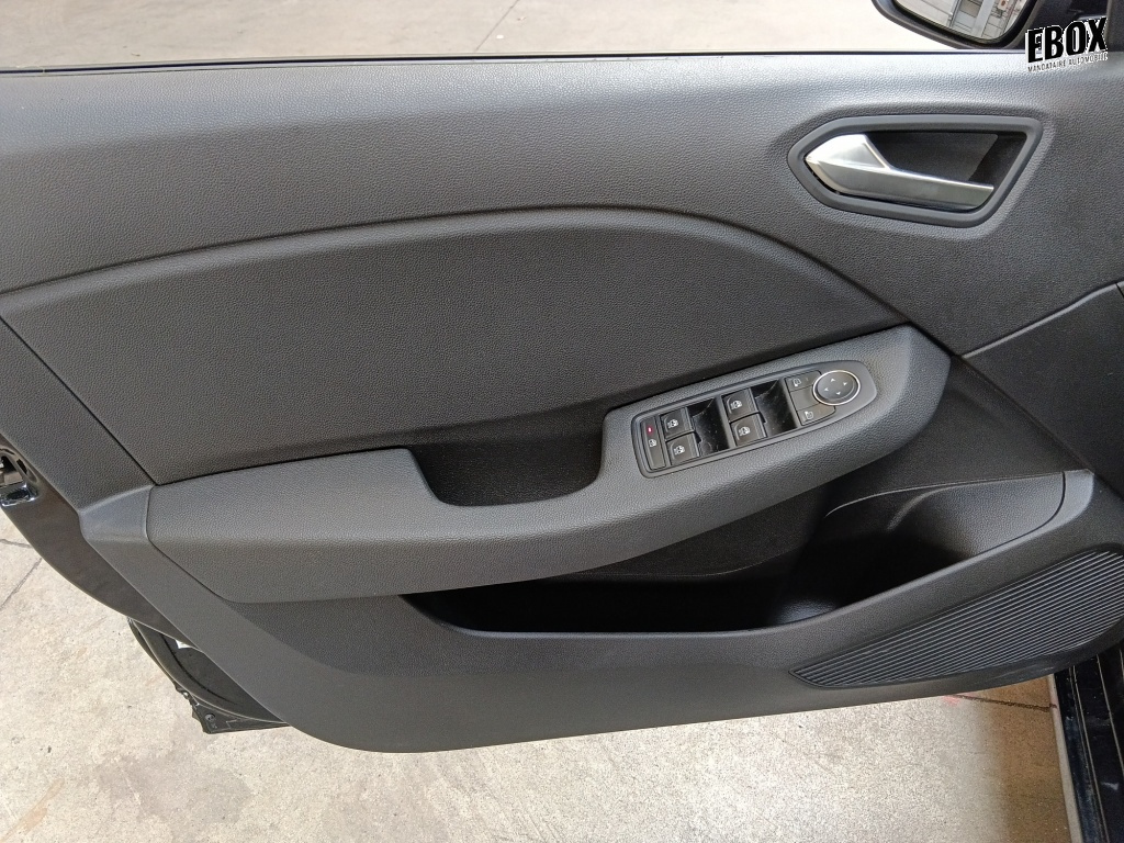 71399_p51 - RENAULT - CLIO - 2025 - photo 11