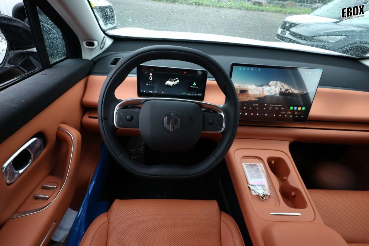 369690_p2 - LEAPMOTOR - C10 - 2025 - photo 9