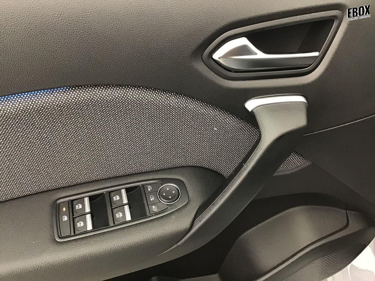 369833_p2 - RENAULT - CAPTUR - 2025 - photo 9