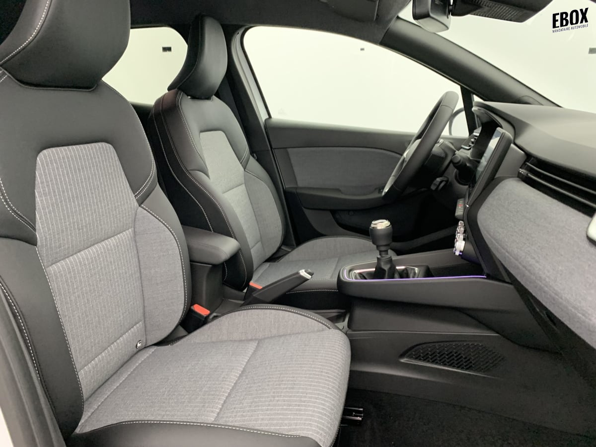 364749_p2 - RENAULT - CLIO 5 - 2025 - photo 9