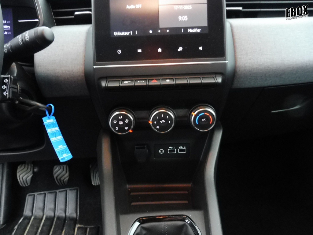 72524_p51 - RENAULT - CLIO - 2025 - photo 6