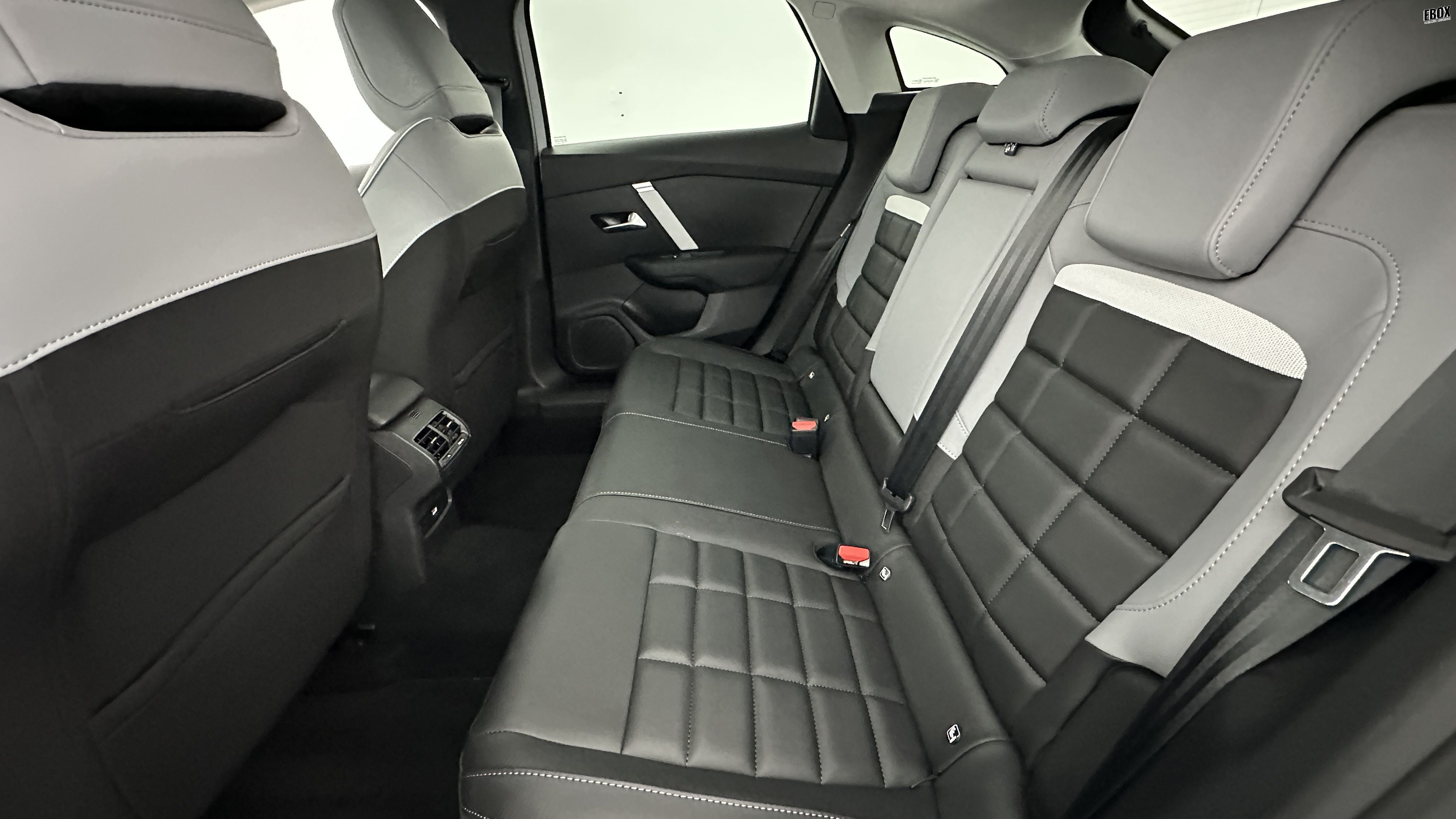 GLI00017395_p53 - CITROEN - C4 - 2025 - photo 9