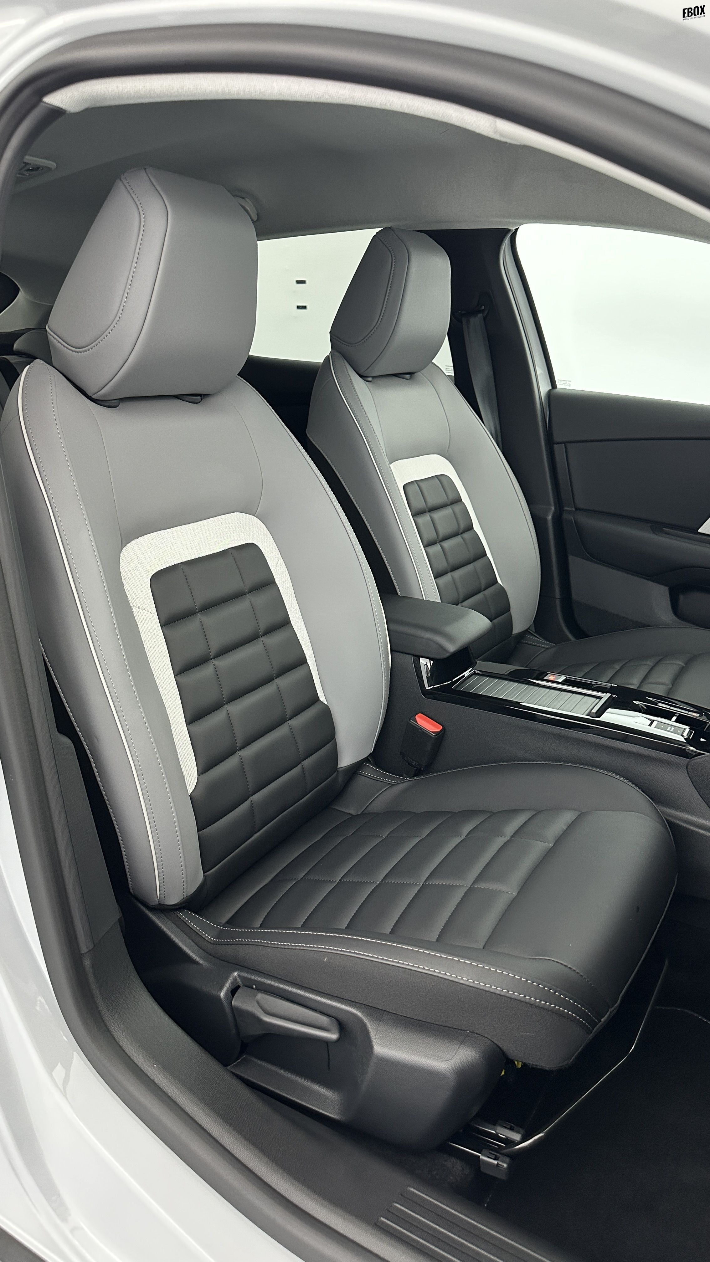 GLI00017395_p53 - CITROEN - C4 - 2025 - photo 18