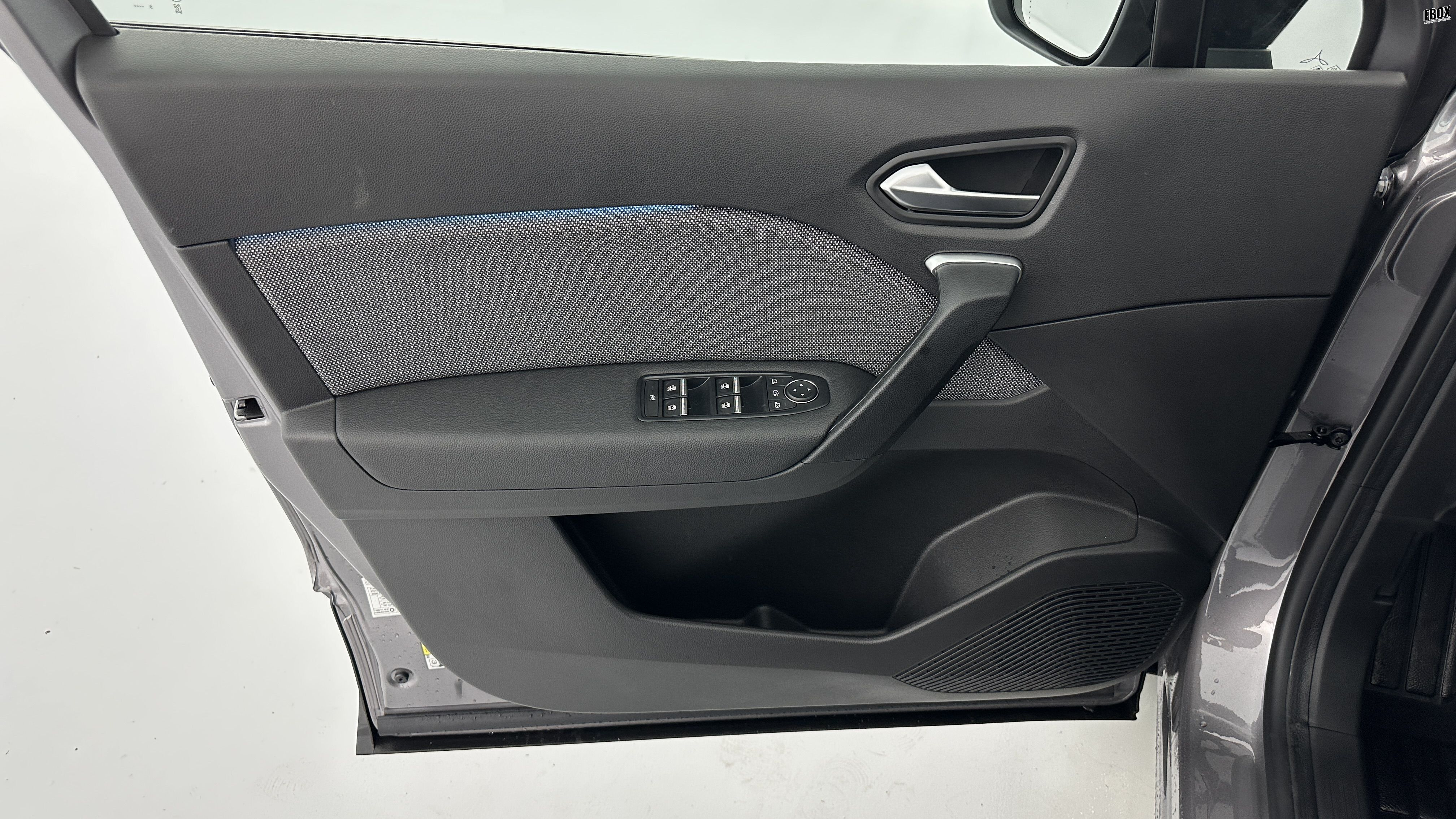 GLI00009837_p53 - RENAULT - CAPTUR - 2025 - photo 13