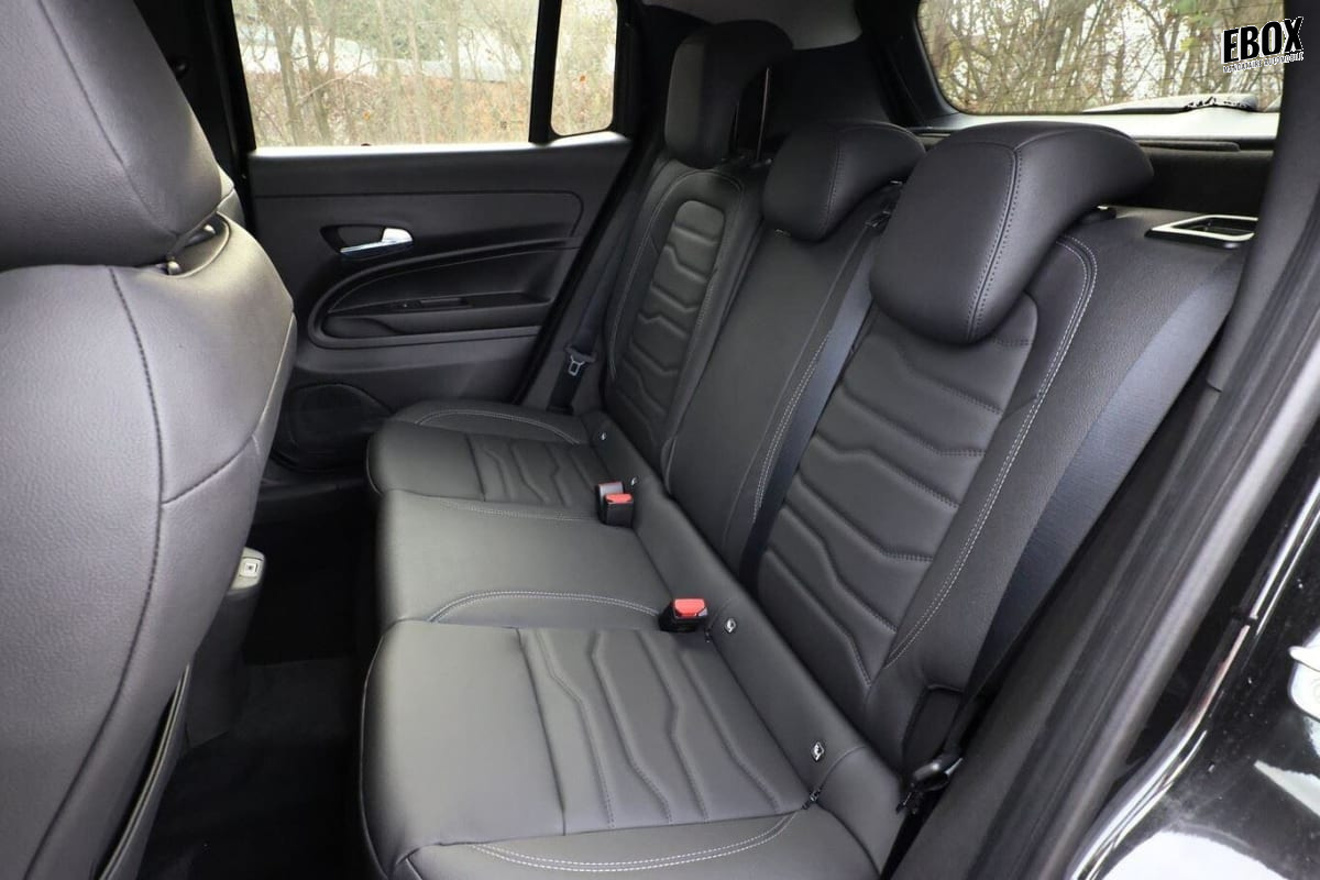 377197_p2 - JEEP - AVENGER - 2026 - photo 10