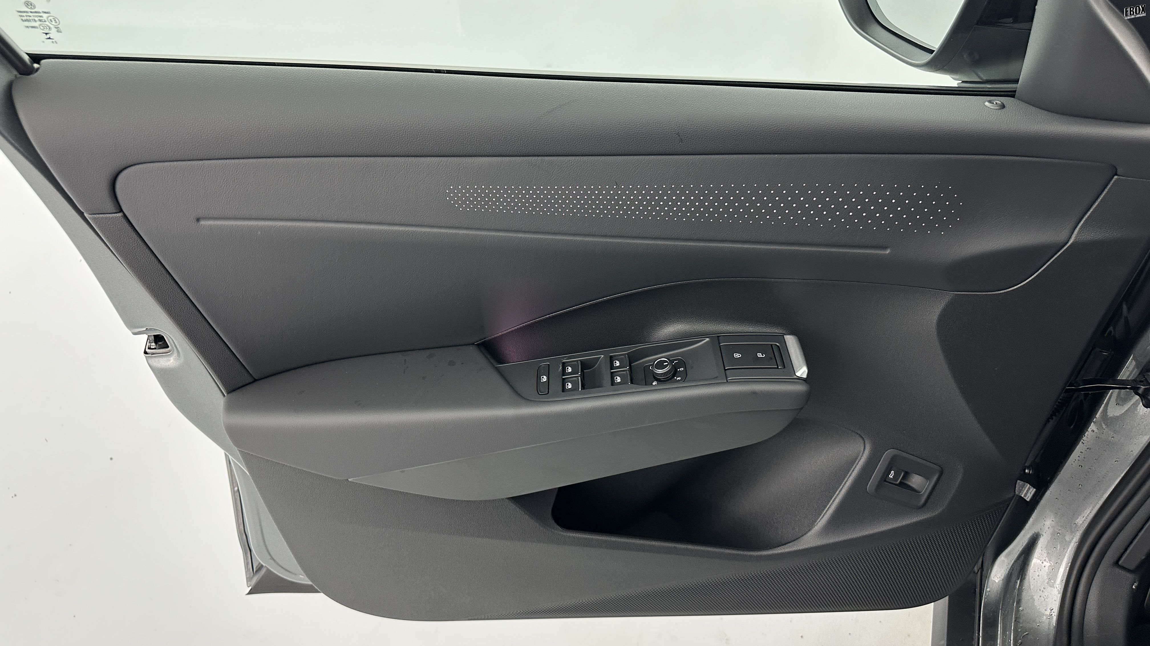 GLI00010006_p53 - VOLKSWAGEN - T ROC - 2026 - photo 13