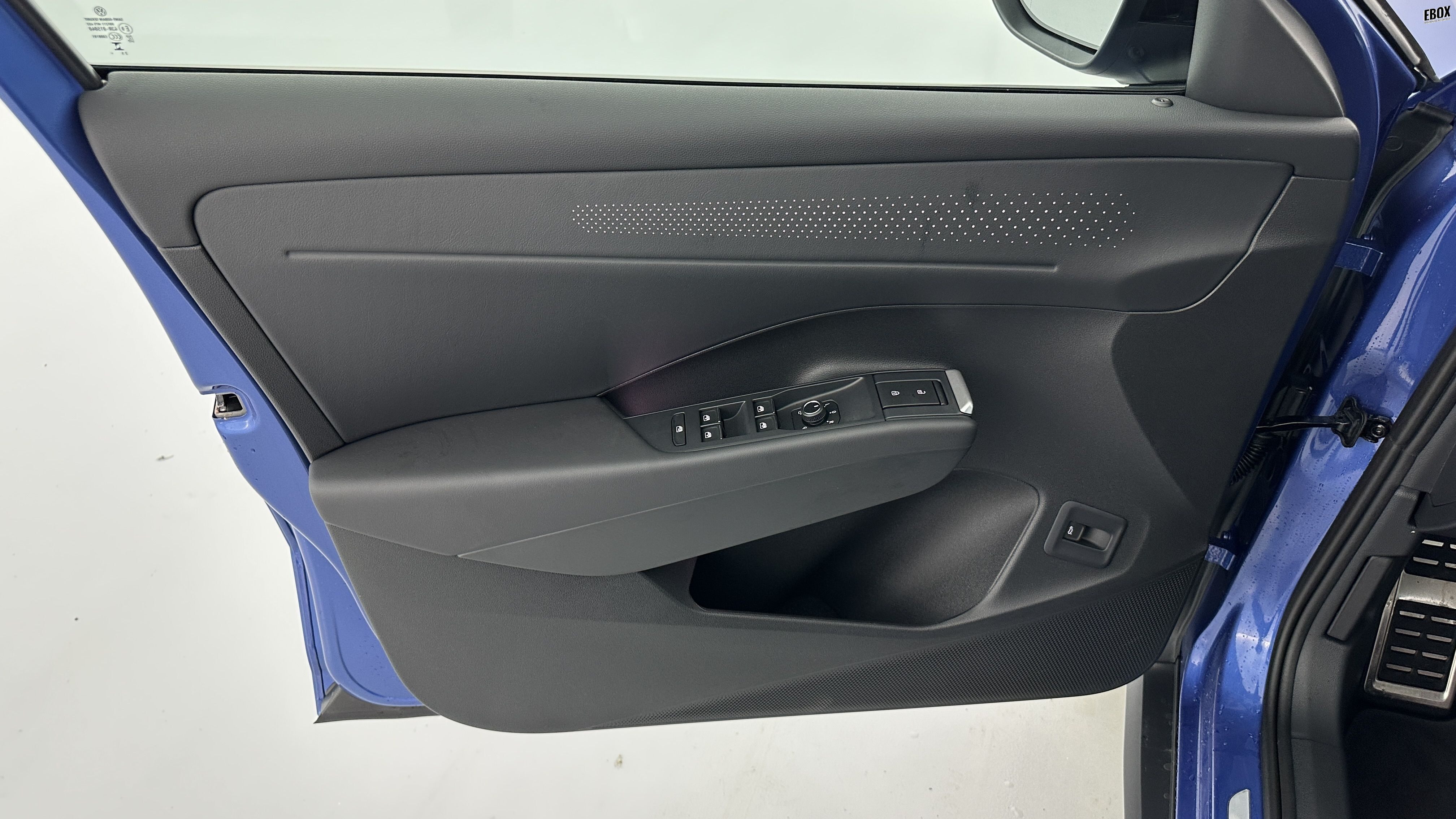 GLI00010018_p53 - VOLKSWAGEN - T ROC - 2026 - photo 13